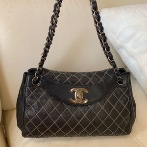 “Sold” Authentic Chanel chain stitch accordion bag